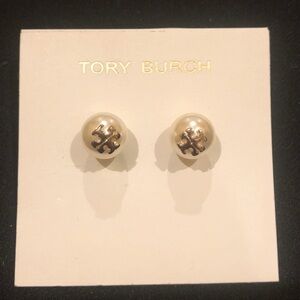 TORY BURCH 
Kira Pearl Stud Earrings